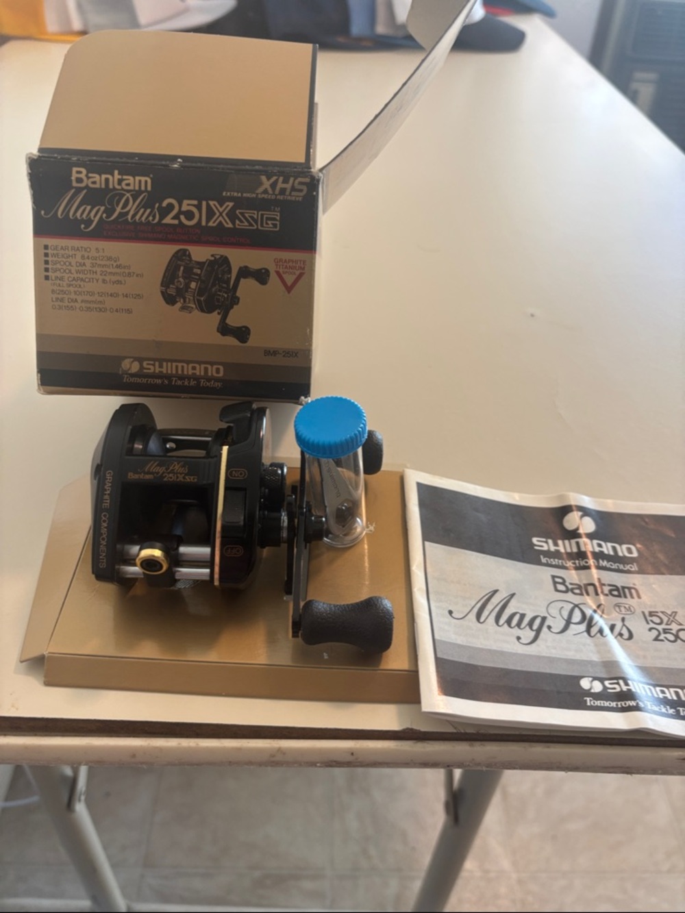 Shimano black and gold low-profile left hand baitcasting reel - Picture 3 of 5